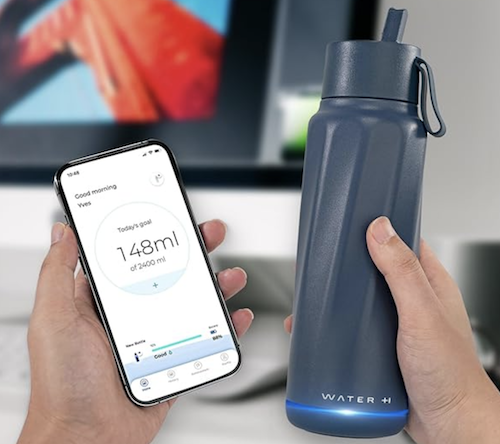 calculating water intake with smart water bottle and smartphone